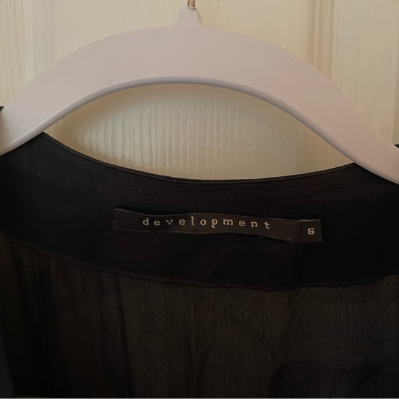 Elegant Black Sheer Sleeve Dress - Picture 4 of 7